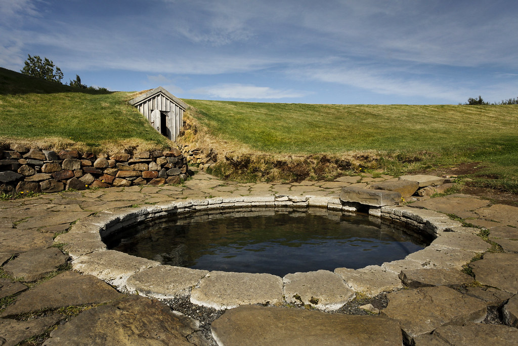 Mynd af Snorralaug í Borgarfirði