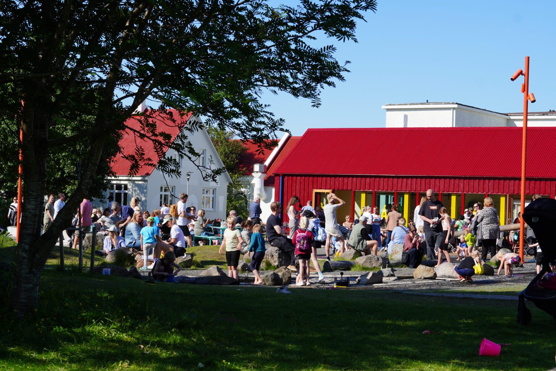 Útisvæðið í Elliðaárstöð er einstakt og fjölskylduvænt.